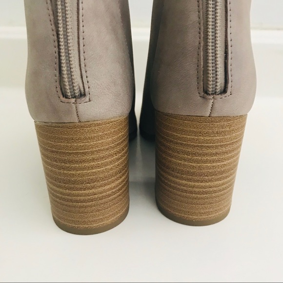 NEW Clay Ankle booties with wooden heel - Picture 3 of 4